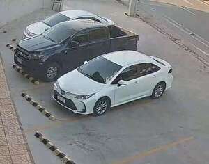 Roban auto último modelo del Ministerio de Defensa en el estacionamiento de un supermercado - Policiales - ABC Color