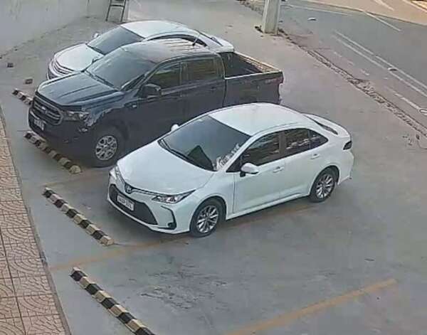 Roban auto último modelo del Ministerio de Defensa en el estacionamiento de un supermercado - Policiales - ABC Color