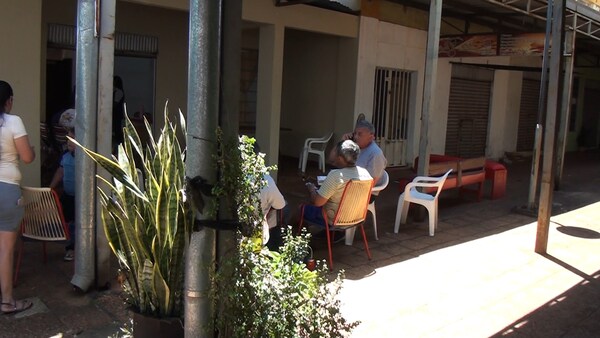 Campaña de salud masculina llega a comerciantes y vecinos del Circuito Comercial