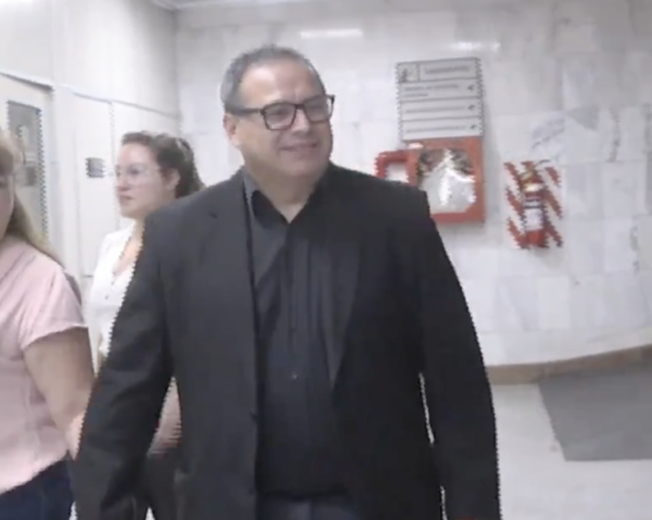 Carlos Granada es condenado a 10 años de prisión por coacción, coacción sexual y acoso sexual - El Trueno