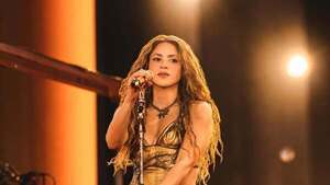 Shakira ya tiene teleoneras y a sus 100 caminantes para sus shows en la Nueva Olla