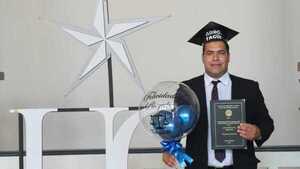 Ayoreo Totobiegosode se convierte en el primer abogado de su comunidad