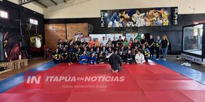 MUNICIPALIDAD DE CAMBYRETÁ PARTICIPÓ DEL SEMINARIO DE DEFENSA PERSONAL