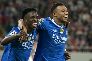 Real Madrid gana en su visita al Olympiacos con cuatro goles de Mbappé