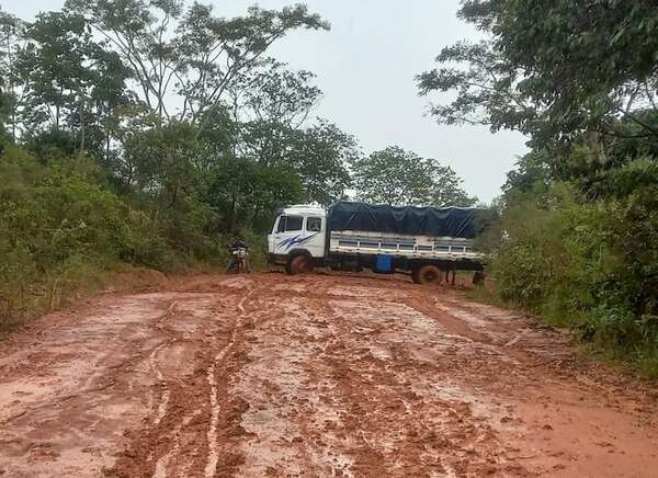 Productores de R.I. 3 Corrales reclaman reparación urgente de caminos vecinales en plena cosecha - Nacionales - ABC Color