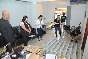 Caen funcionario de la Fiscalía y abogado durante entrega vigilada en Oviedo