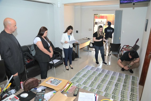 Caen funcionario de la Fiscalía y abogado durante entrega vigilada en Oviedo