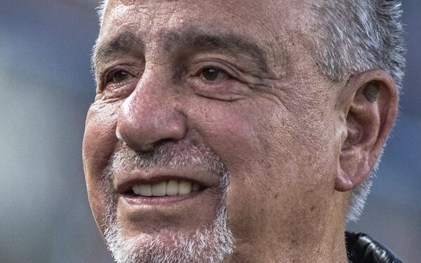 Popular / Emotiva despedida a Almeida en su último partido como DT de Olimpia