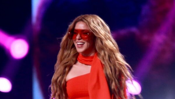 Vendedores ambulantes protestan por sitios de trabajo para el concierto de Shakira en Paraguay