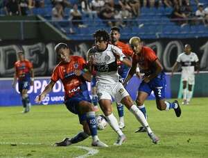 Homenaje incompleto de Olimpia a la leyenda Éver Hugo Almeida - Fútbol - ABC Color