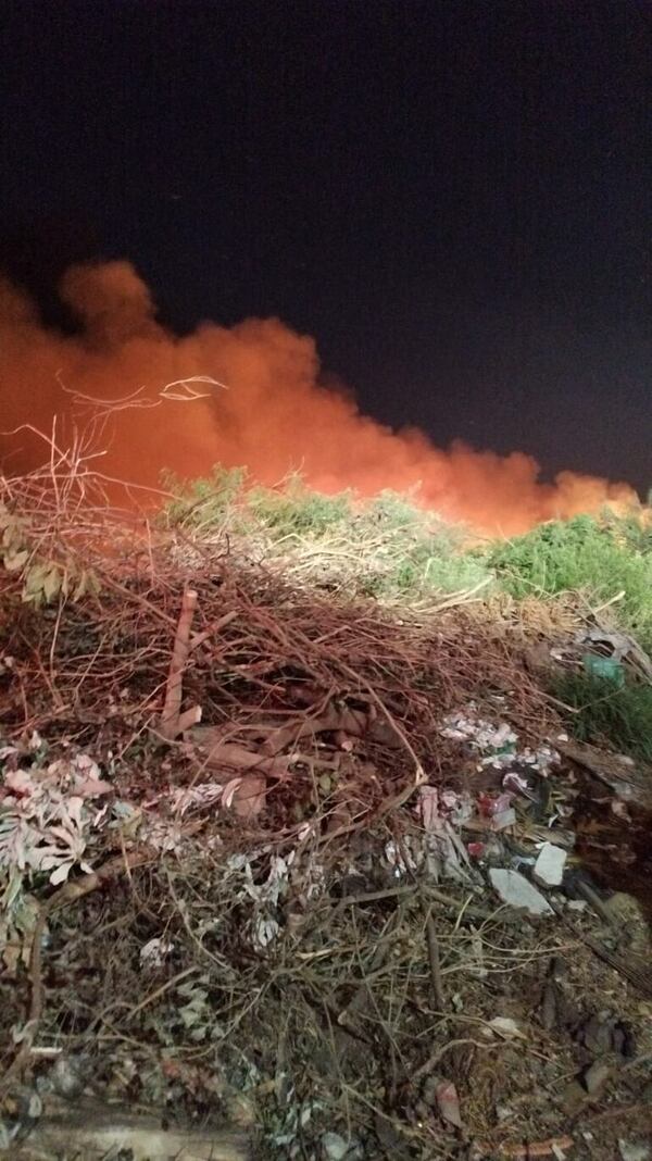 Bomberos del Ejército controlan incendio en zona Costanera Sur - Policiales - ABC Color