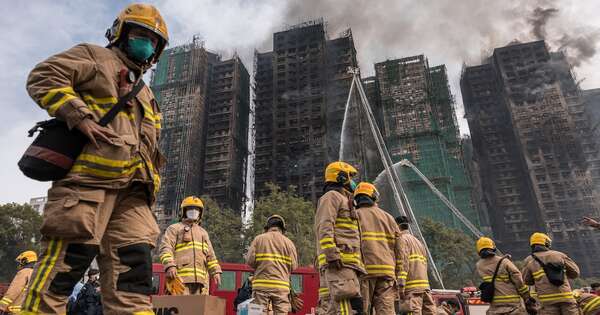 La Nación / Incendio en un complejo residencial de Hong Kong registra 55 muertos