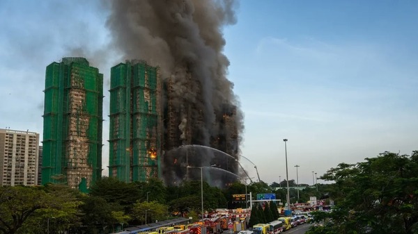Hong Kong: saldo de muertos por devastador incendio ascendió a 55