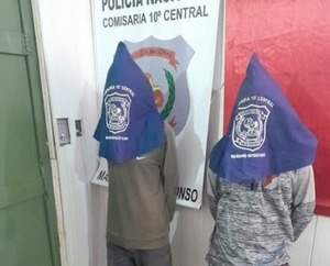 Caen dos colombianos presuntos usureros en MRA; uno de ellos intentó sobornar a un policía
