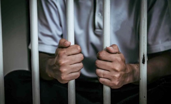 16 años de prisión por abusar de su hijastro