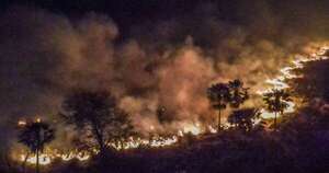 La Nación / Bomberos lograron controlar gran incendio desatado en la Costanera Sur de Asunción