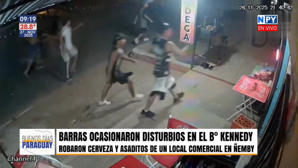 Barras bravas protagonizan asaltos y destrozos en plena vía pública