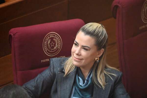 Lizarella dice no estar molesta con Honor Colorado, sí con varios actores políticos - Política - ABC Color