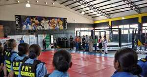 La Nación / Agentes femeninas de la Policía se capacitaron en artes marciales