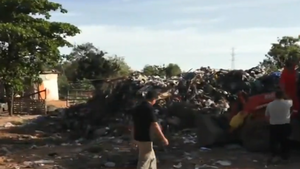 Vertedero clandestino en Banco San Miguel desata conflicto social entre vecinos y recicladores
