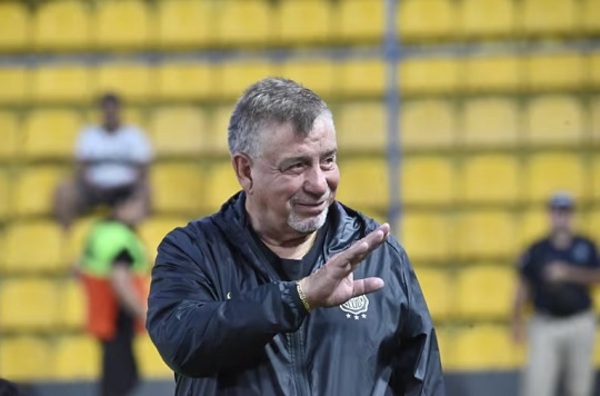 Éver Almeida cuestiona su salida de Olimpia