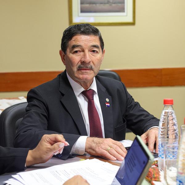 Senador Núñez Agüero oficializa su salida de HC y la de otros dos de sus colegas