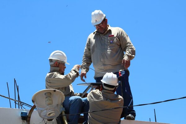 Internet satelital llega al Chaco: Copaco, MITIC y Starlink conectan la primera escuela indígena