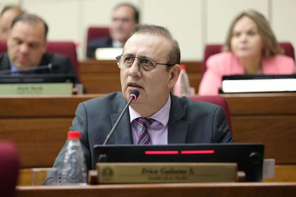 Erico Galeano confirma intención de dejar bloque cartista por “problemas personales” - Política - ABC Color