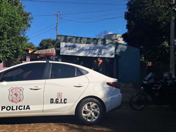 Detienen a dos jóvenes en Cambyretá e incautan computadoras presuntamente hurtadas - Policiales - ABC Color