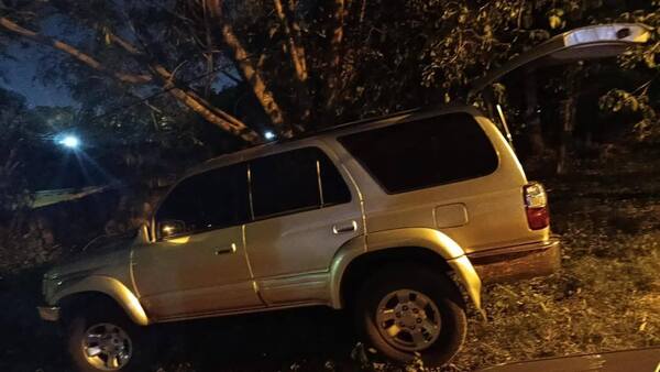 Popular / Roban “adelgazante milagroso” y abandonan camioneta