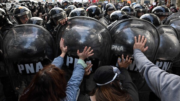 Fotoperiodista Grillo sale de UCI ocho meses después del disparo de un gendarme argentino