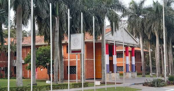 La Nación / Paralizan actividades en la UNA: se movilizan por un mejor presupuesto