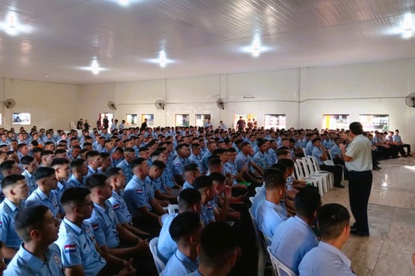 Agentes en formación reciben capacitación clave sobre inteligencia emocional