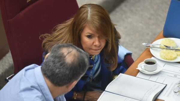 Celeste habla de vulnerabilidad en máquinas de votación y propone volver a las papeletas