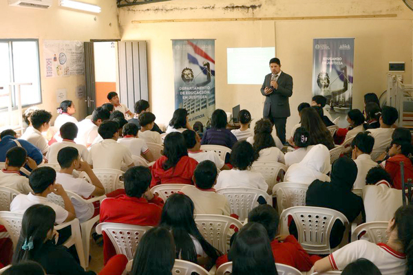 Educando en Justicia instruyó a alumnos de la Escuela Nacional República del Perú