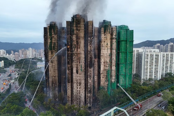 Aumentan a 65 los muertos y 279 desaparecidos en incendio en Hong Kong | Unicanal