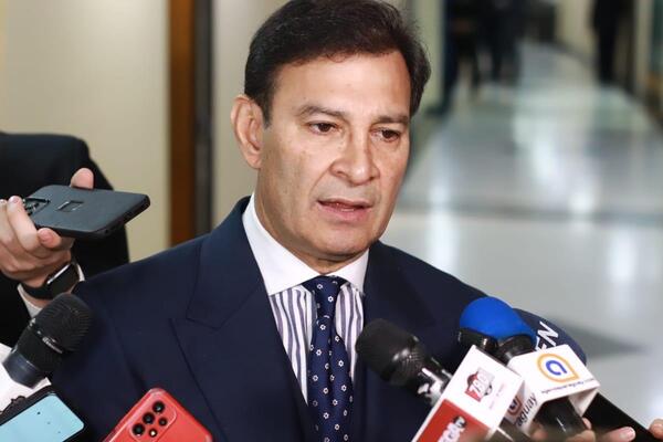 Ovelar afirma que un eventual triunfo de Camilo Pérez en Asunción tendría el sello político de Raúl Latorre