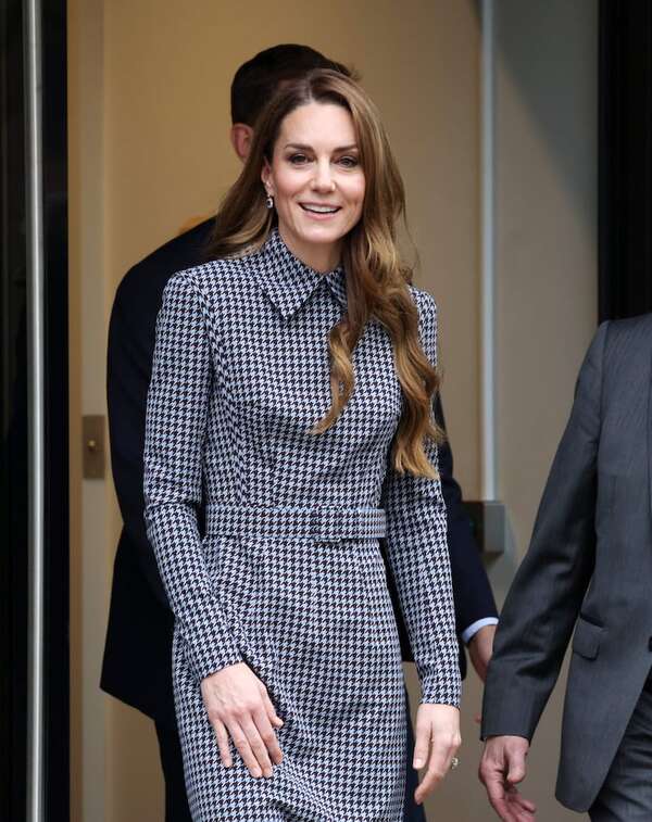 Kate Middleton luce hermosa con un vestido “pata de gallo” - Gente - ABC Color