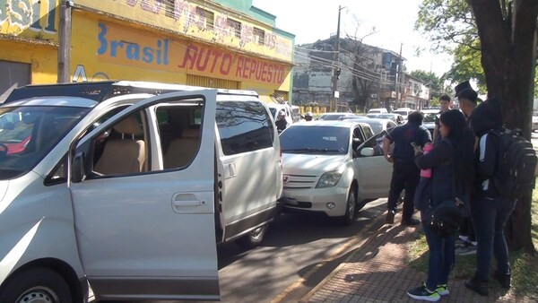 Triple choque en cadena en la avenida Caballero deja heridos y fuertes daños materiales