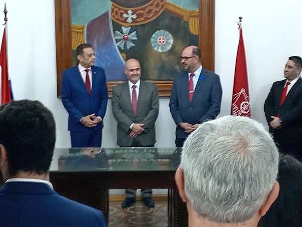 Barchini asumió como nuevo director de la Escuela de Ciencias Políticas - Nacionales - ABC Color