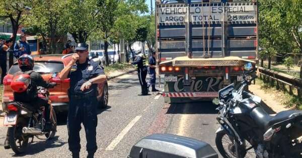 La Nación / Un motociclista murió tras ser arrollado por un tractocamión sobre Madame Lynch