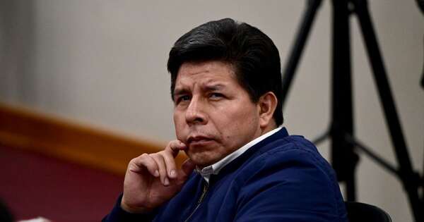 La Nación / Condenan a 11 años a expresidente peruano Pedro Castillo un día después de que Vizcarra recibiera 14 años