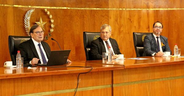 Ministro Eugenio Jiménez Rolón participó en la 18ª jornada del curso de formación en Argumentación Jurídica