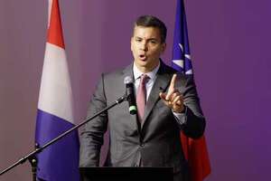 Peña promulga Ley de datos personales y pone “candado” al acceso a información pública - Política - ABC Color