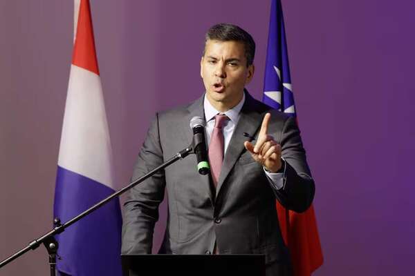 Peña promulga Ley de datos personales y pone “candado” al acceso a información pública - Política - ABC Color