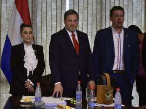 Cartistas critican liderazgo de Natalicio Chase en bancada del Senado - Política - ABC Color