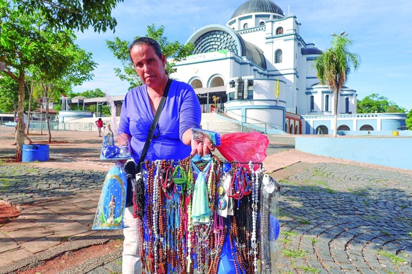 Myriam: La Vendedora de Rosarios que Sueña con Casa