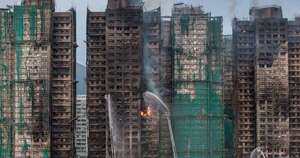 La Nación / El peor incendio de Hong Kong alcanza 128 muertos en complejo de rascacielos