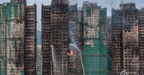 La Nación / El peor incendio de Hong Kong alcanza 128 muertos en complejo de rascacielos