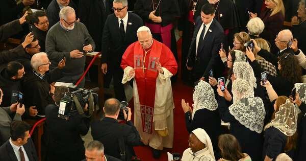 La Nación / “El mundo necesita paz, en todas partes”, afirma León XIV en Turquía